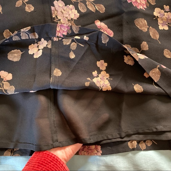 100% SILK SKIRT, GORGEOUS FLORAL PATTERN - Picture 9 of 11